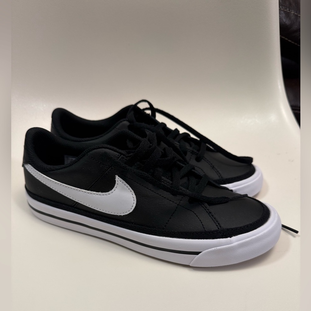 Never Worn! Nike Court Legacy Black Sneakers 6 Youth/UK 5.5 /38.5 EU